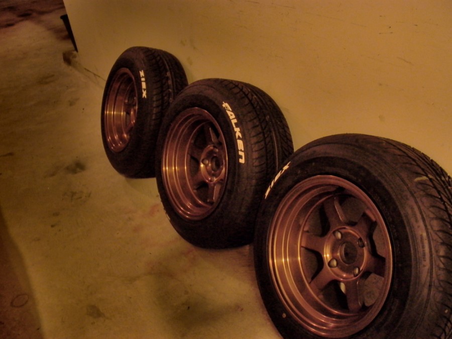 Datsun 280ZX rines Rota Grid V 15″ 9J ET-15 225/60