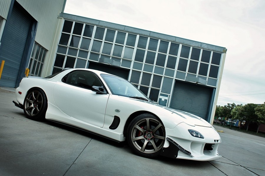 Mazda RX-7 FD rines Work Emotion XT7 18″ 9.5J ET20 235/40 265/35