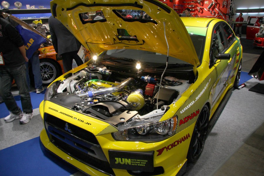 Mitsubishi Lancer Evolution X rines Advan Yokohama RZ 19″ 10J ET35 265/30