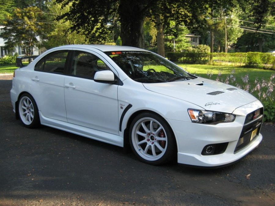 Mitsubishi Lancer Evolution X rines Rays Gram Lights 57 Optimise 18″ 9.5J ET22 255/35