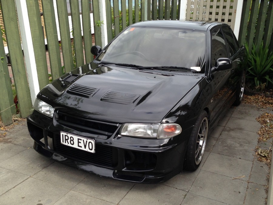 Mitsubishi Lancer Evolution I rines .COM Racing Chrome 17″ 8J ET35 215/45