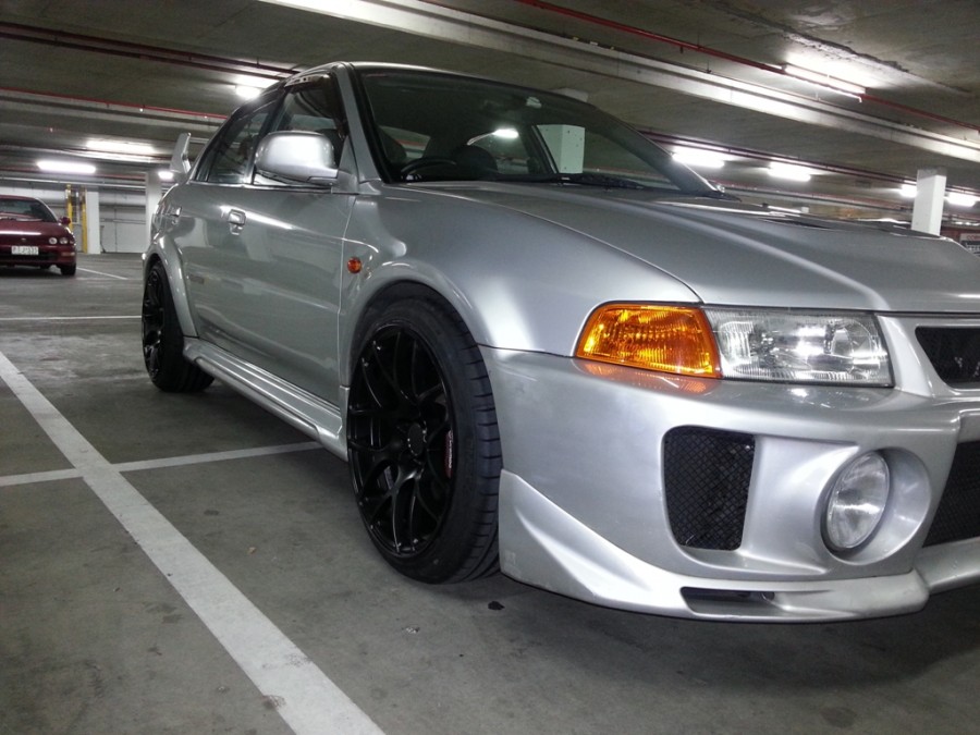 Mitsubishi Lancer Evolution V rines Koya RE TEK 18″ 9.5J ET20 225/40