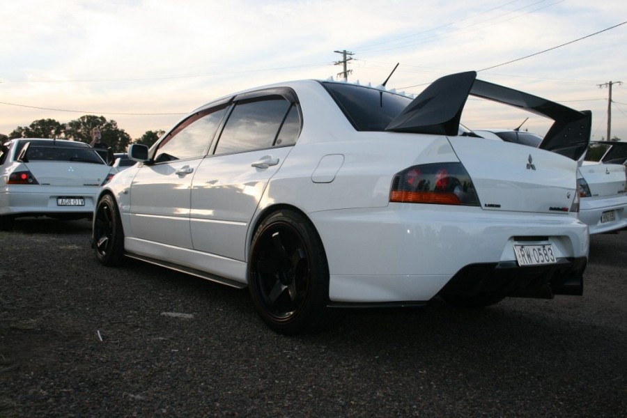 Mitsubishi Lancer Evolution VIII rines Rota P45R 18″ 9.5J ET30 245/40
