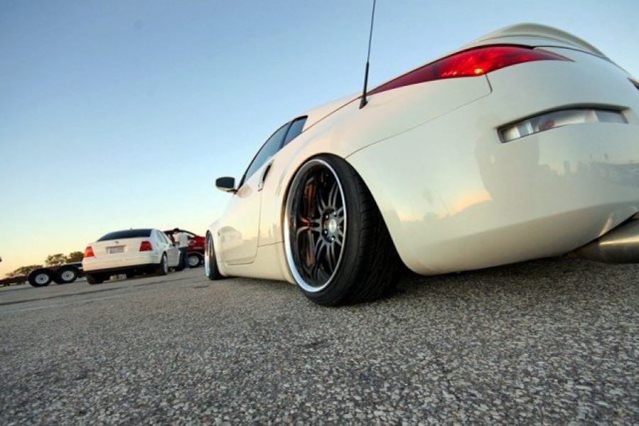 Nissan 350Z rines Work Varianza T1S 19″ 9.5J ET4 225/35 10.5J ET-2 245/35