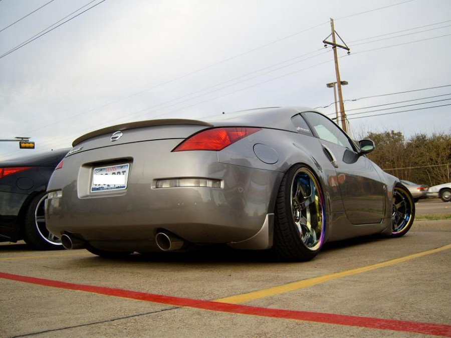 Nissan 350Z rines Rays Gram Light 57S Pro 19″ 9.5J ET-6 215/35 10J ET-15 235/35