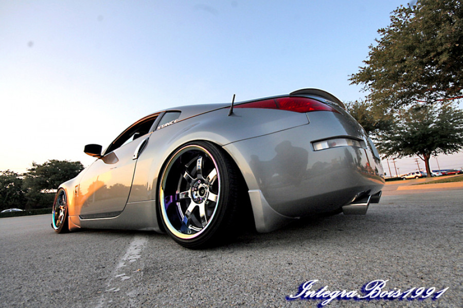 Nissan 350Z rines Rays Gram Light 57S Pro 19″ 9.5J ET-6 215/35 10J ET-15 235/35