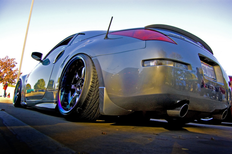 Nissan 350Z rines Rays Gram Light 57S Pro 19″ 9.5J ET-6 215/35 10J ET-15 235/35