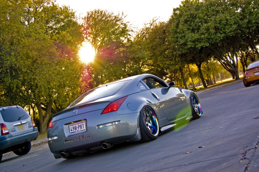 Nissan 350Z rines Rays Gram Light 57S Pro 19″ 9.5J ET-6 215/35 10J ET-15 235/35