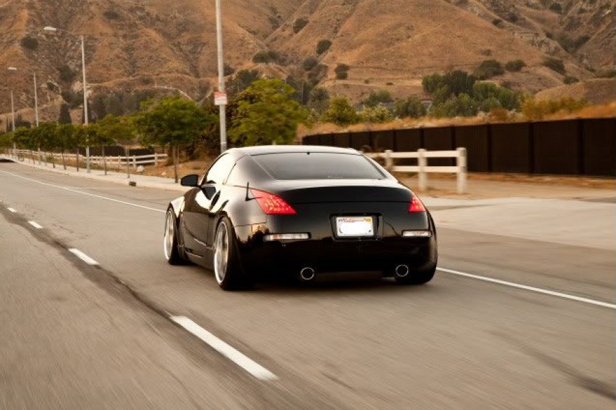 Nissan 350Z rines AME Circlar Spec R 19″ 9J ET-1 225/35 10J ET-8 245/35