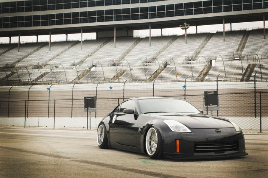 Nissan 350Z rines Work VS-MX 18″ 10J 225/40 11J 245/40