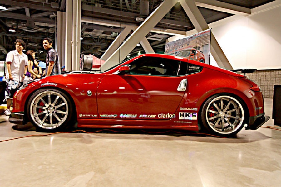 Nissan 370Z rines Venaci VG10 20″ 9.5J ET20 245/35 11J ET15 285/30