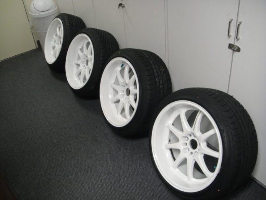 Nissan Laurel C33 rines Work Emotion XD9 18″ 10J ET18 225/40 235/40