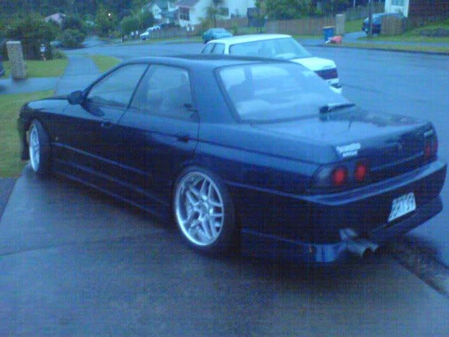 Nissan Skyline R32 roues Blitz BRW Type 03 R18 9J ET22 225/40 10J 245/40 sedan 