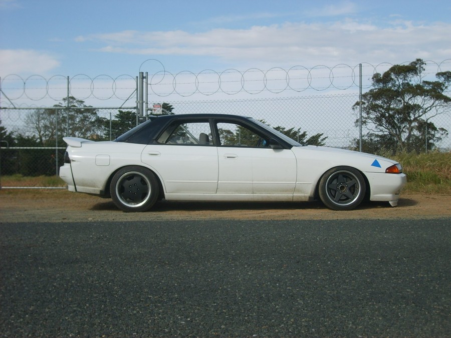 Nissan Skyline R32 roues SSR R16 8J 205/45 9J ET13 205/50 sedan 