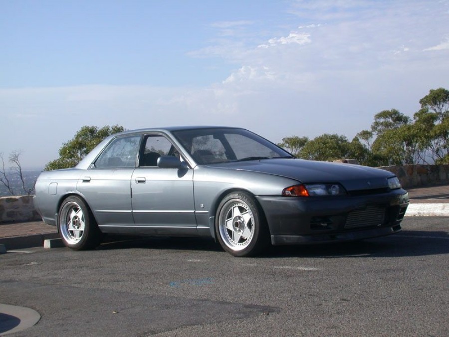 Nissan Skyline R32 roues AutoStrada Modena R17 8.5J ET20 225/45 9.5J ET38 255/45 sedan 