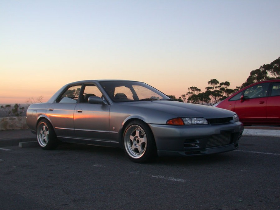 Nissan Skyline R32 roues OZ Racing R17 9J ET24 235/45 sedan 