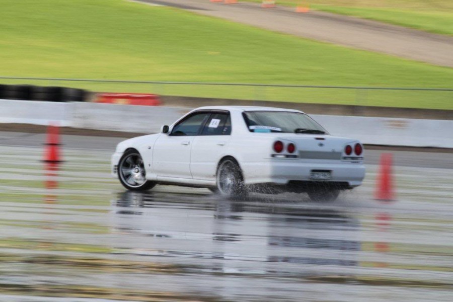 Nissan Skyline R34 roues Do Luck Double Six R18 9.5J ET15 235/40 sedan 