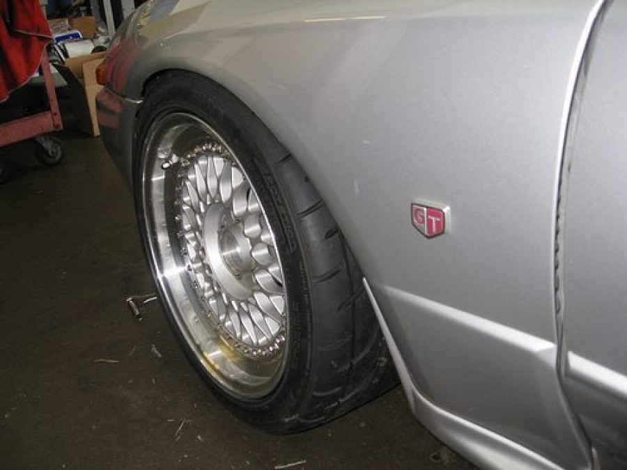 Nissan Skyline R32 roues BBS RS R17 9J ET-10 245/40 GTR 