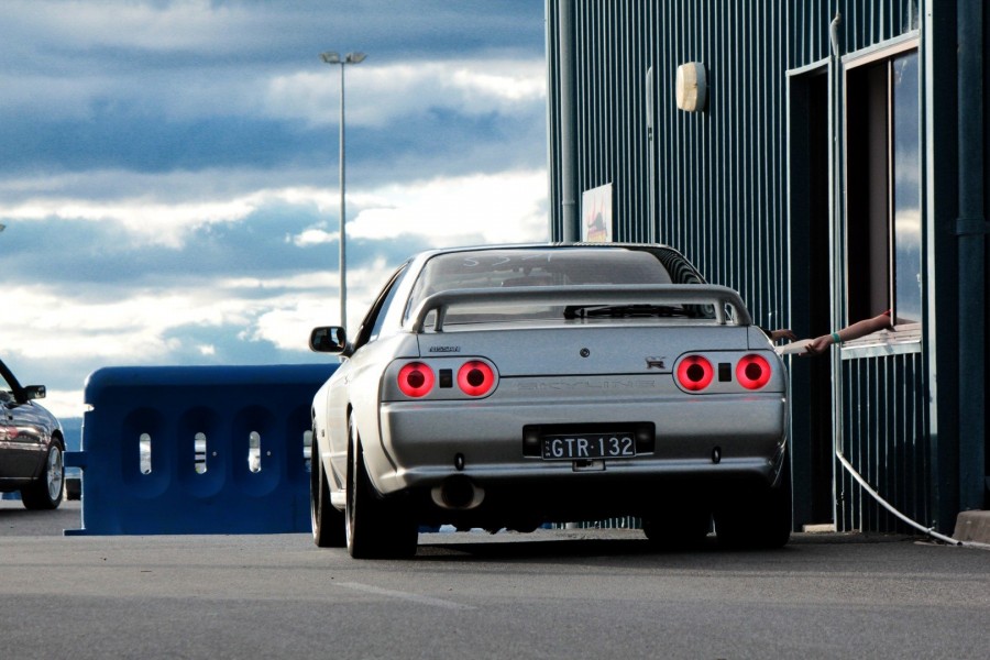 Nissan Skyline R32 roues Enkei RPF1 R17 10J ET18 255/40 GTR 