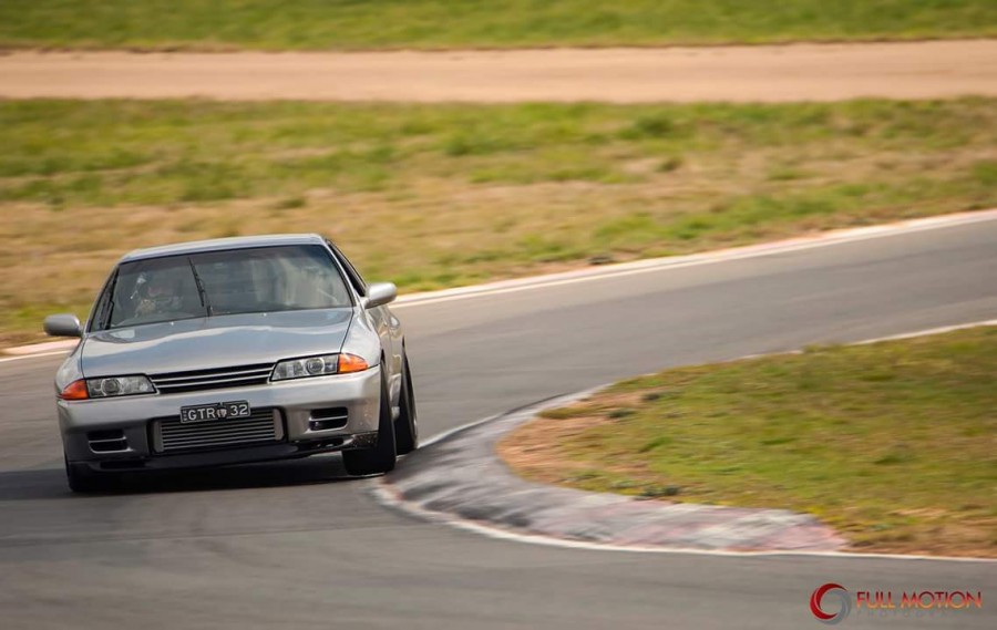 Nissan Skyline R32 roues Enkei RPF1 R17 10J ET18 255/40 GTR 