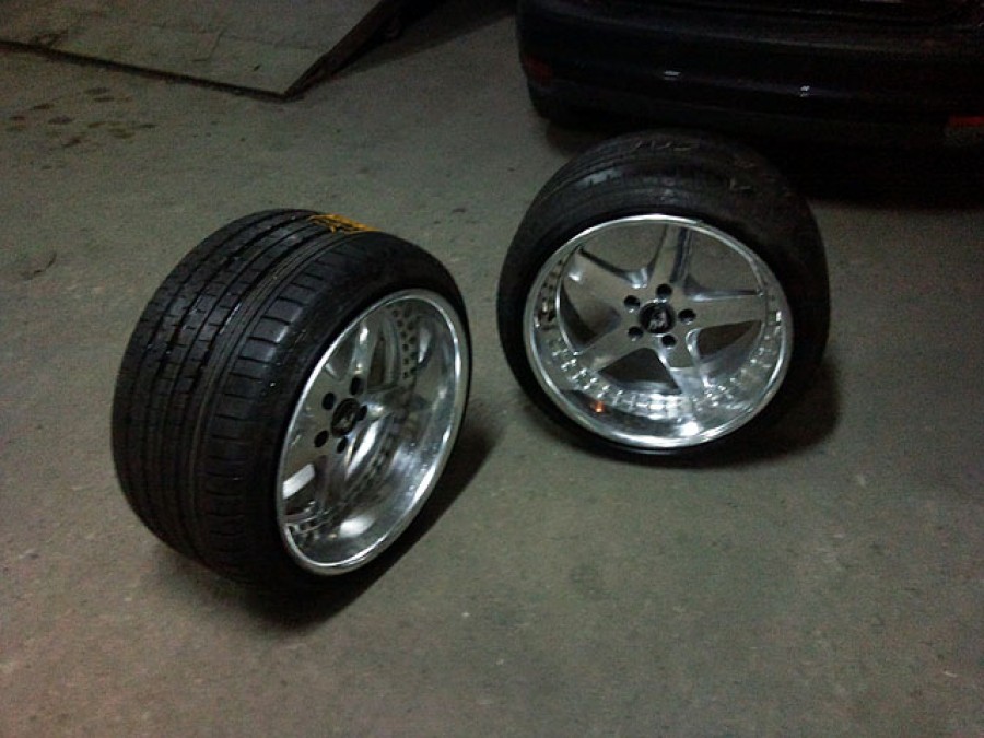 Nissan Skyline R34 roues Work Equip 05 R18 10.5J ET15 255/55 R19 12.5J ET8 295/30 GTR 