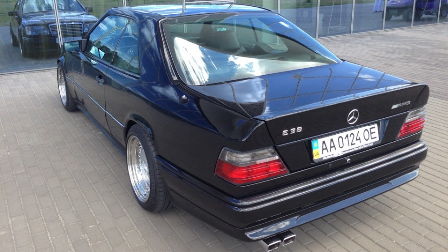 Mercedes-Benz E-Class W124 roues OEM Mercedes AMG R17 9J ET31 225/45 10J ET44 255/40