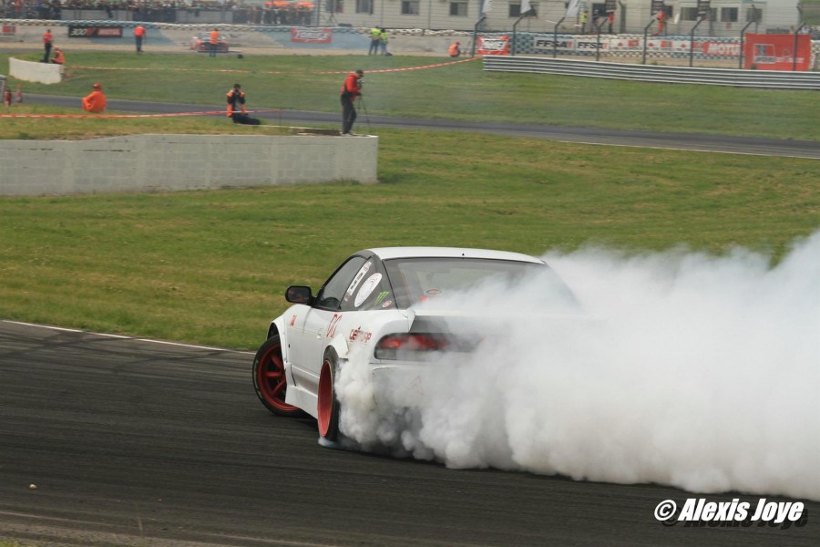 Nissan Silvia S13 roues Rota RB-R R17 7.5J ET-16 215/40 RB-X 9J ET-33 235/45