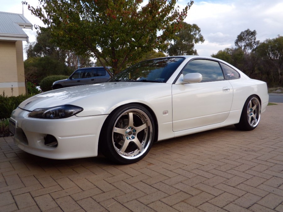 Nissan Silvia S15 roues Rays Gram Lights 57F Pro R18 9J ET24 225/40 10J ET34 235/40