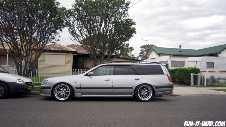 Nissan Stagea WC34 Series 1 roues Weds Sport Kranze Borphes R18 9J ET20 215/40 10J ET21 235/40