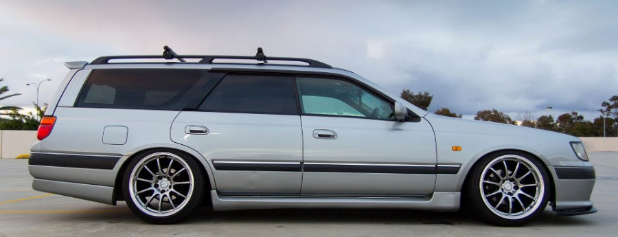 Nissan Stagea WC34 Series 1 roues Work Emotion 11R R18 9.5J ET2 235/40 ET12 225/40