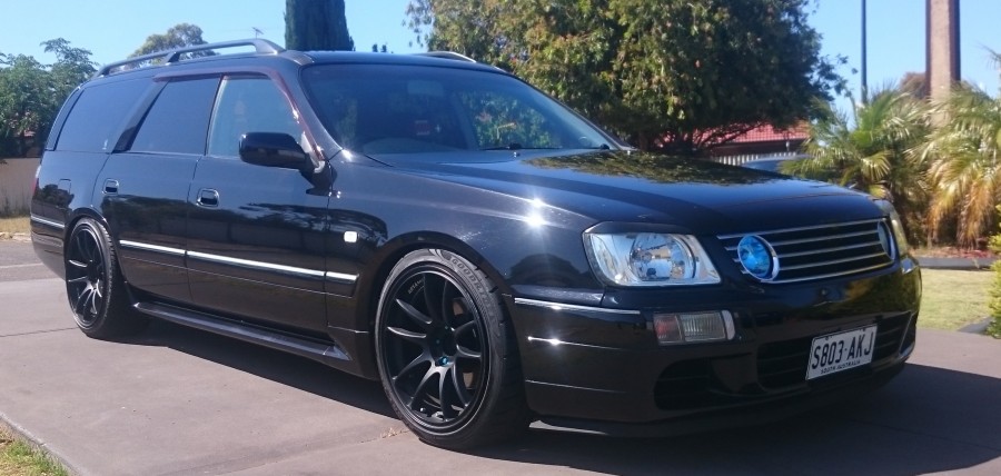 Nissan Stagea WC34 Series 2 roues Koya cr tek R18 9.5J ET18 235/40