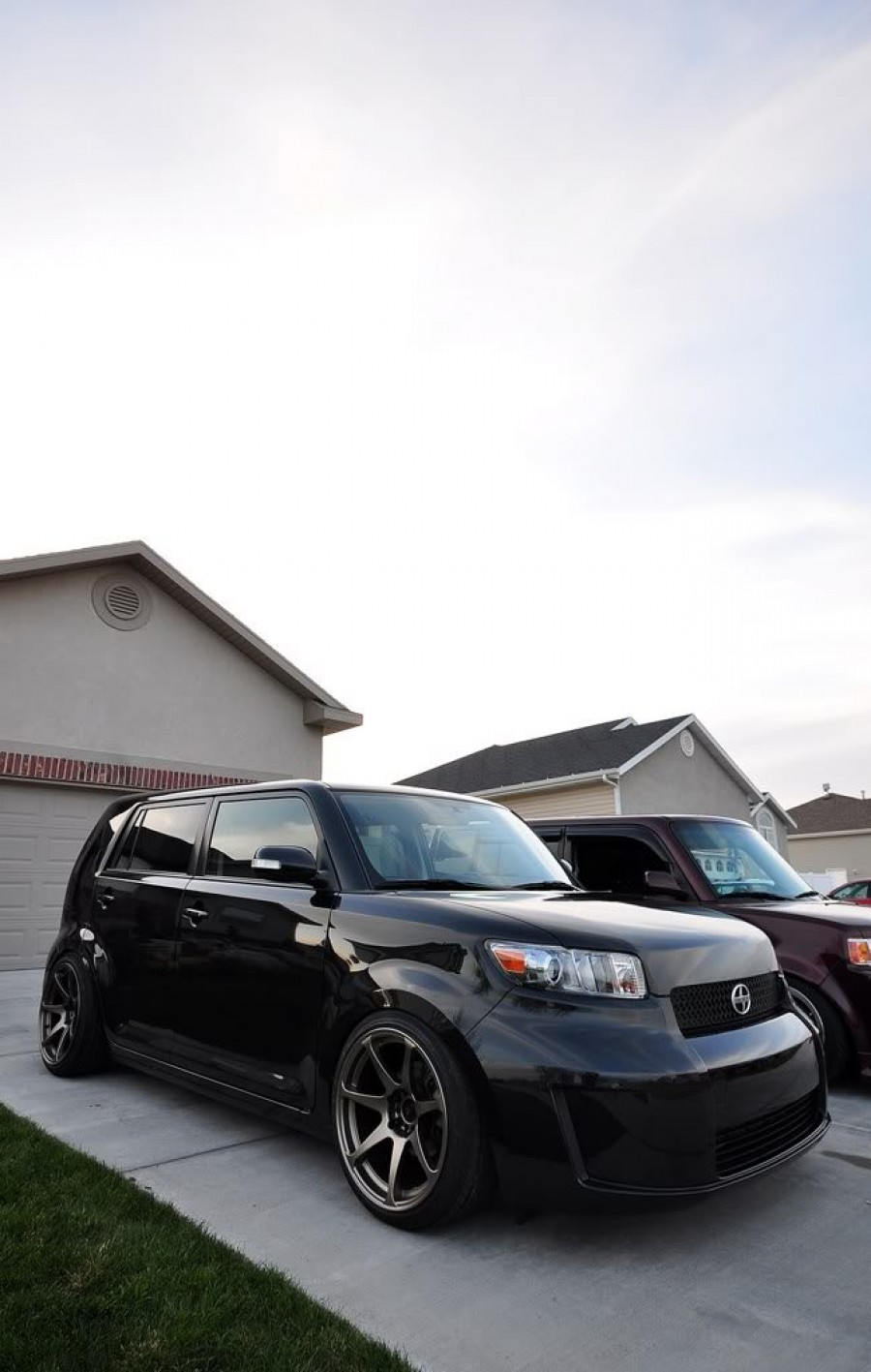 Scion xB roues MB Battle R18 9.5J ET15 225/40