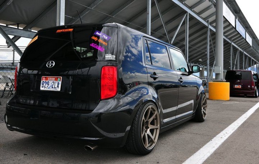 Scion xB roues MB Battle R18 9.5J ET15 225/40