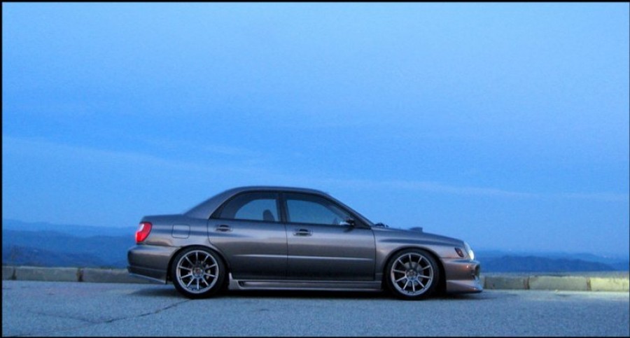Subaru Impreza roues Rota G-force R18 9J ET30 235/40