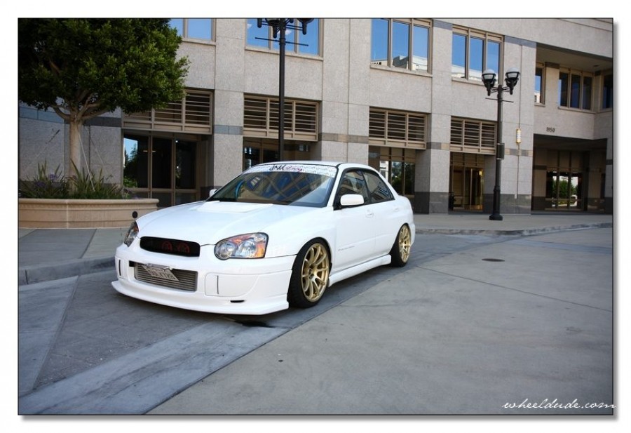 Subaru Impreza roues Rota G-force R18 9J ET35 225/40 WRX STI 