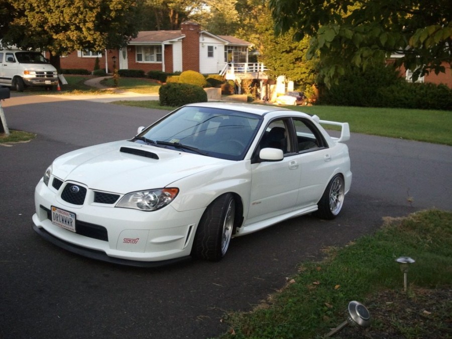 Subaru Impreza roues Enkei NT03+M R18 9.5J ET22 235/40 WRX STI 