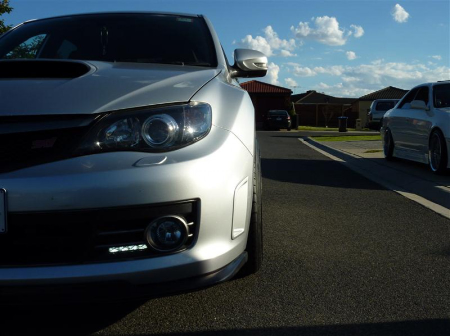 Subaru Impreza roues Rota Grid R18 9.5J ET30 225/40 WRX STI 
