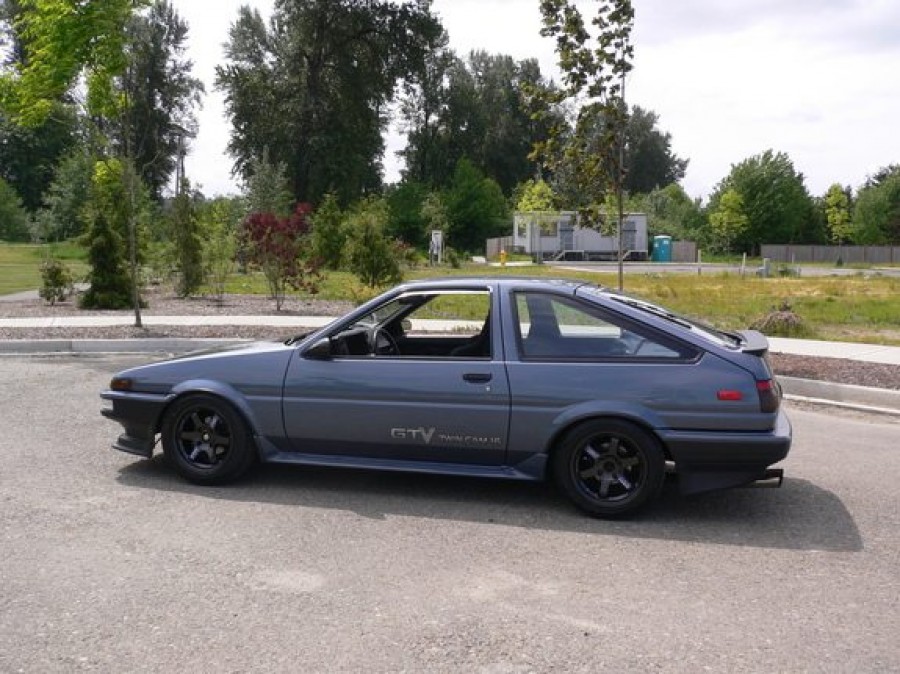 Toyota Corolla Levin AE85/AE86 roues Rays Volk Racing TE37 R15 7J 205/50
