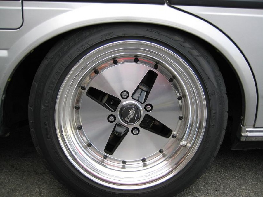 Toyota Cressida X70 roues Work Equip 02 R15 7.5J ET6 185/55 8J