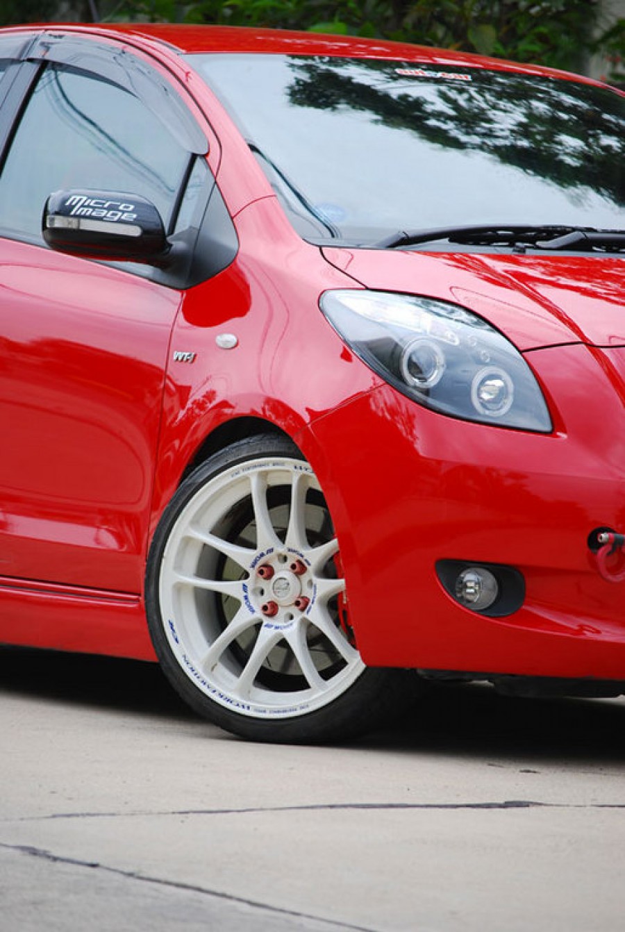 Toyota Yaris roues Work Emotion CR KAI R18 7.5J ET42 215/35 5 door 