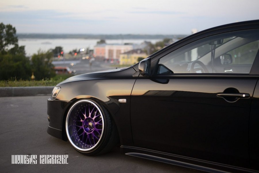 Mitsubishi Lancer X roues Work VS-XX R18 10.5J 215/35 11J