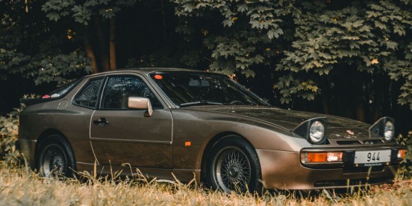 Porsche 944