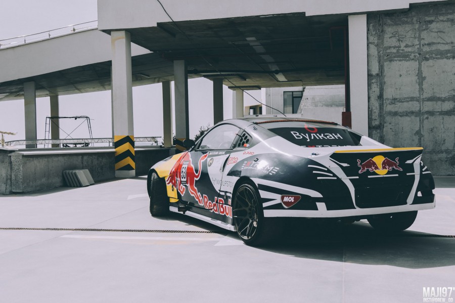 Nissan 350Z roues japan racing JR18 RedBull 