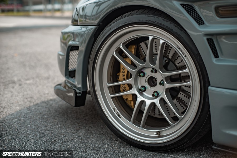 Nissan Skyline R33 roues Enkei RPF1 R19 275/30