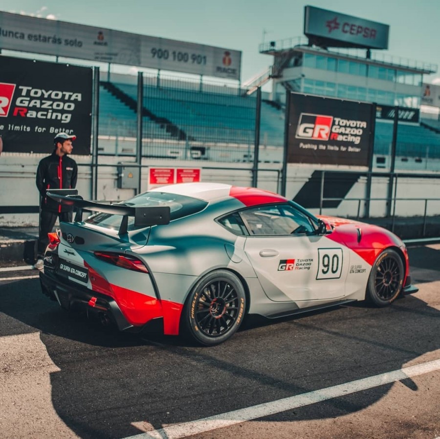 Toyota Supra A90  roues OZ Racing Supertourismo GT