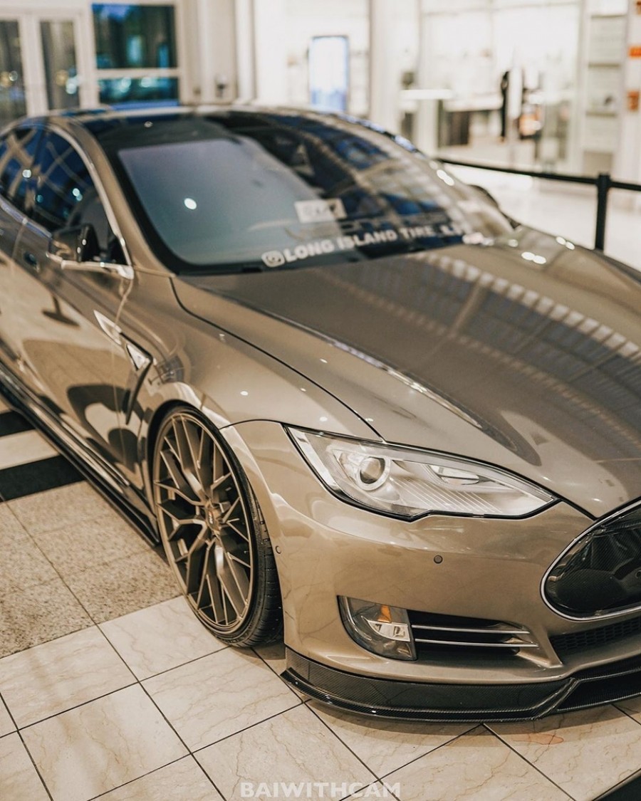 Tesla Model S roues Savini SV-F 2 R20