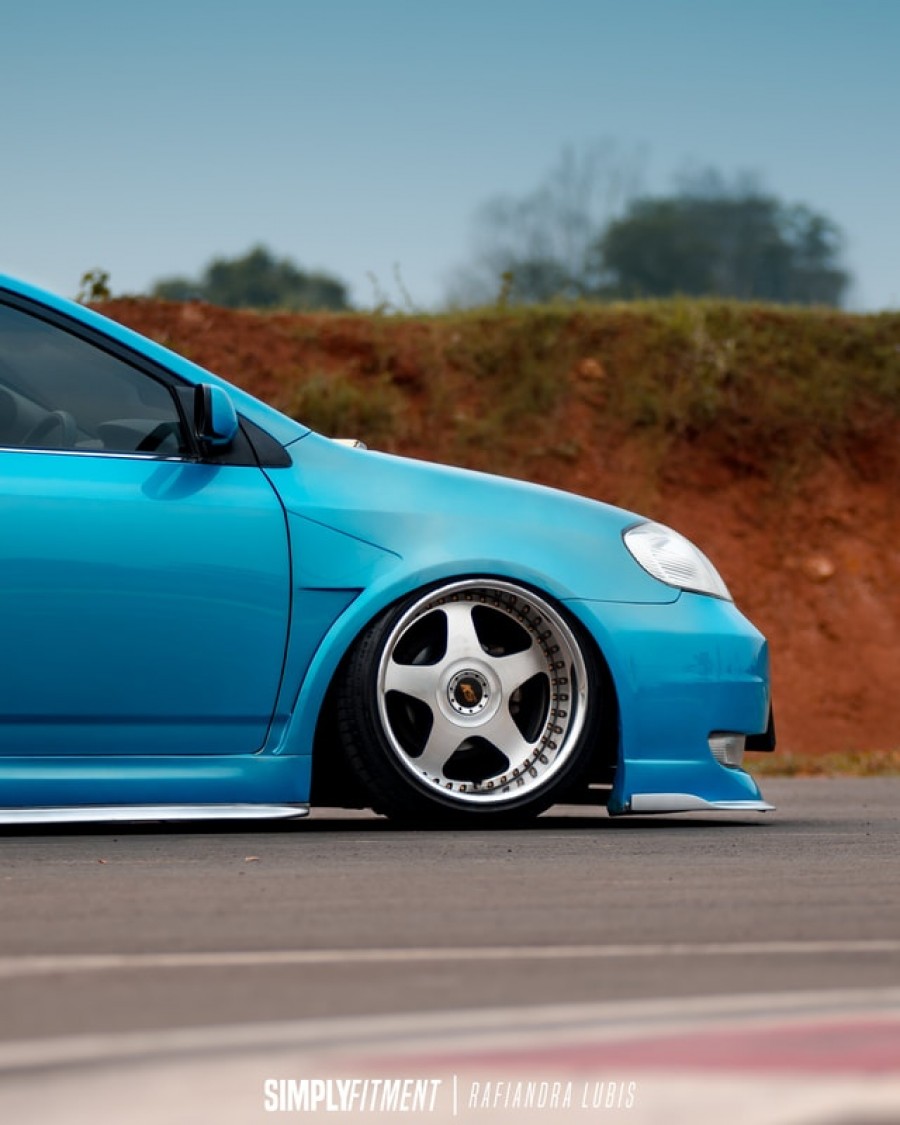 Toyota Corolla E120/E130 roues SSR Koenig Monster