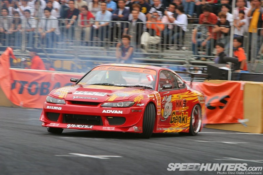 Nissan Silvia S15 roues Advan Yokohama Super Racing R17 9J ET4 235/40 R18 10J ET6 265/35
