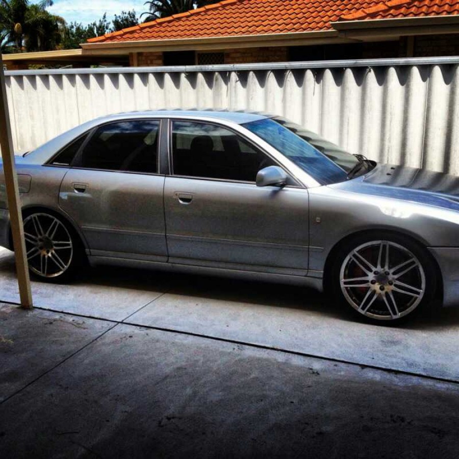 Audi A4 B5 roues OEM Audi RS4 R19 8J ET25 235/35