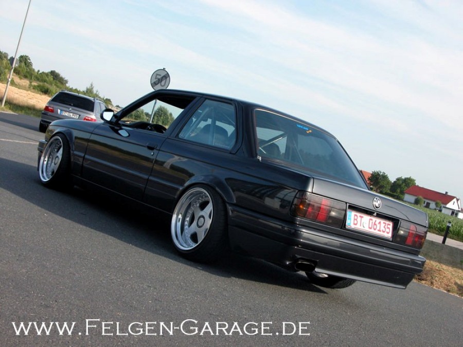 BMW 3 series E30 roues OZ Racing Futura R16 9.5J ET4 215/40 11J ET8 245/35